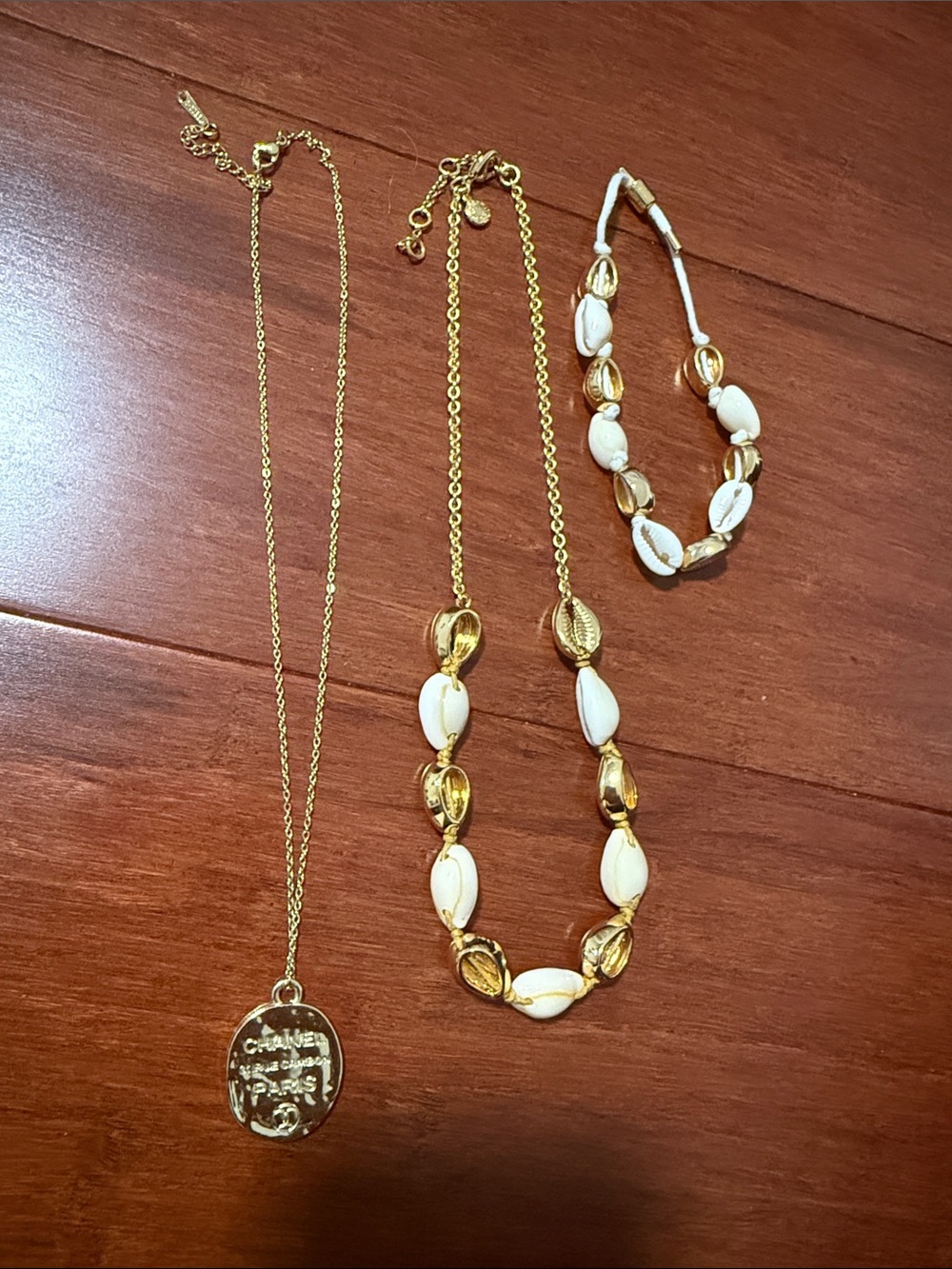 Used Gold and White Shell Necklace and Bracelet Set
